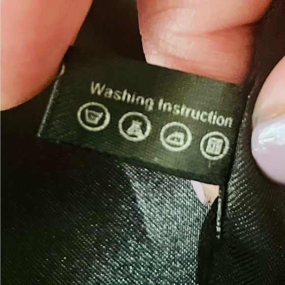 Vintage MOSI Red and Black Equestrian/ Chain Design Satin Scarf - Picture 3 of 10